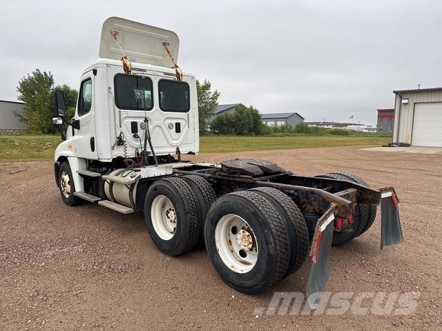 Freightliner  中古トラクターヘッド | トレーラーヘッド