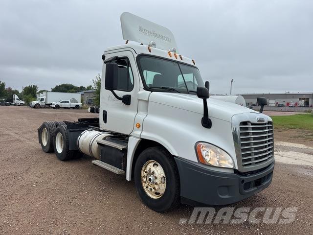 Freightliner  中古トラクターヘッド | トレーラーヘッド