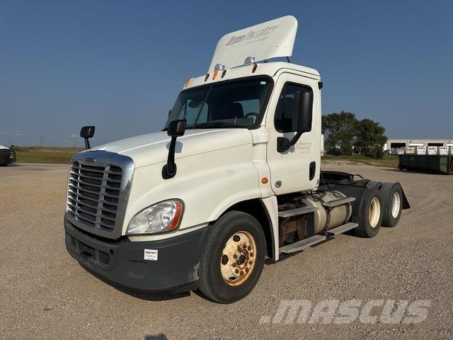 Freightliner  中古トラクターヘッド | トレーラーヘッド