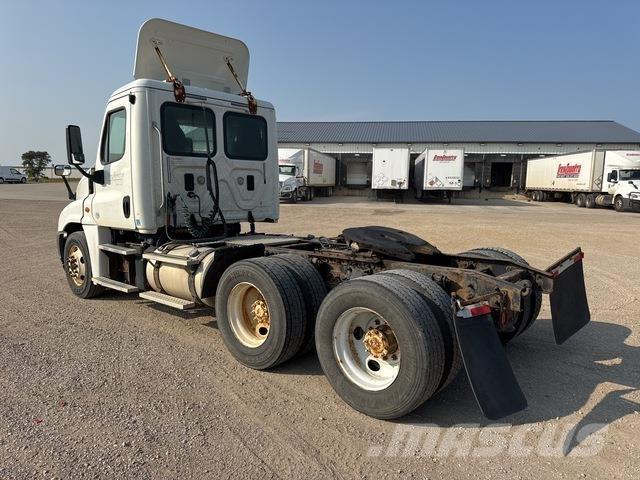 Freightliner  中古トラクターヘッド | トレーラーヘッド
