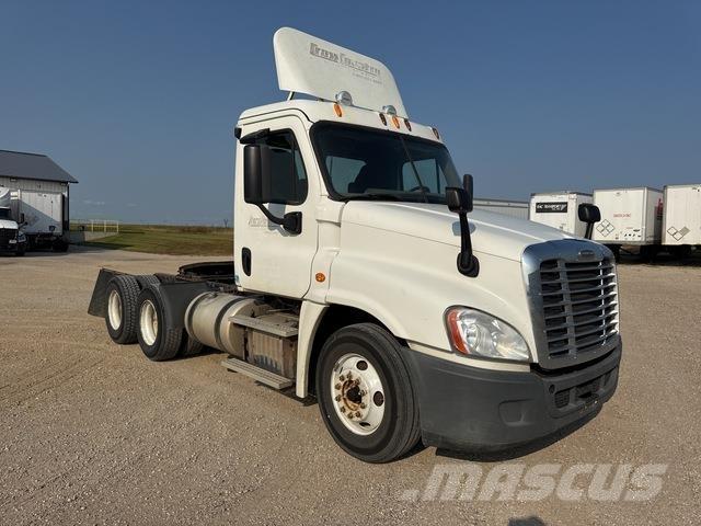 Freightliner  中古トラクターヘッド | トレーラーヘッド