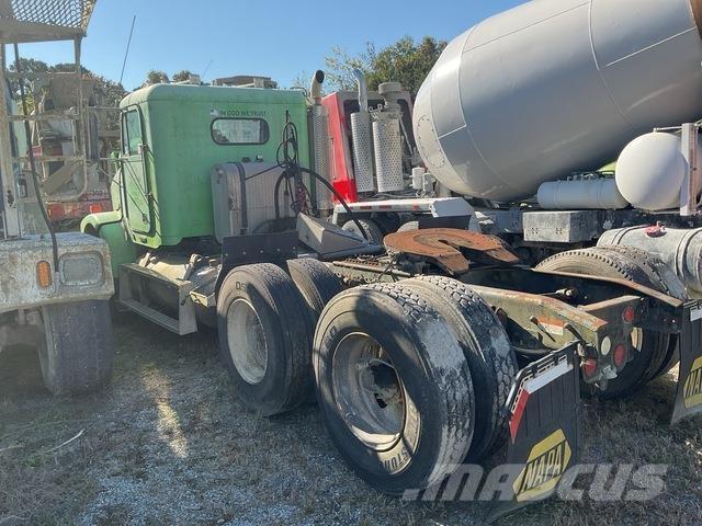 Freightliner  中古トラクターヘッド | トレーラーヘッド