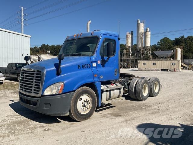 Freightliner  中古トラクターヘッド | トレーラーヘッド