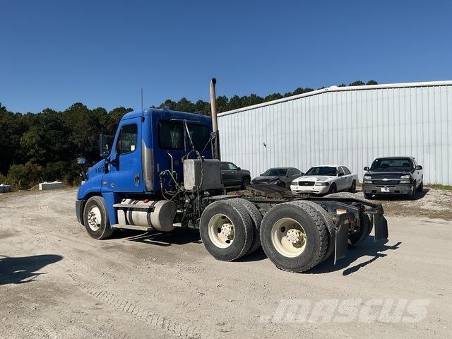 Freightliner  中古トラクターヘッド | トレーラーヘッド
