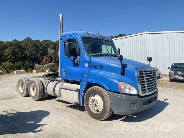 Freightliner  中古トラクターヘッド | トレーラーヘッド