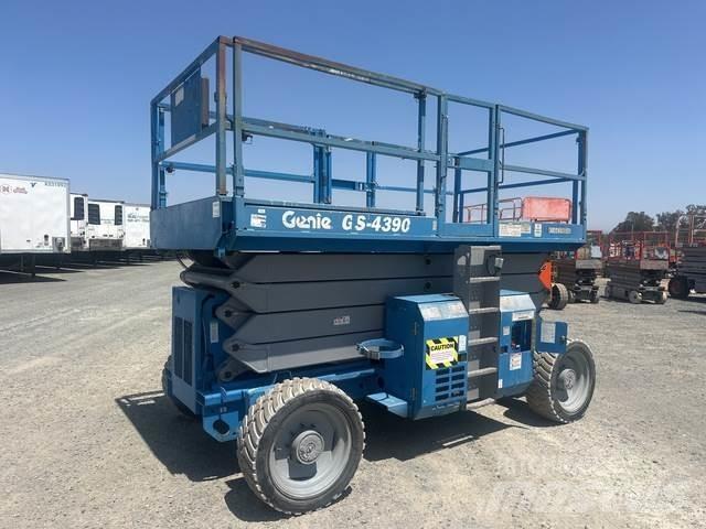 Genie GS-4390 シザースリフト