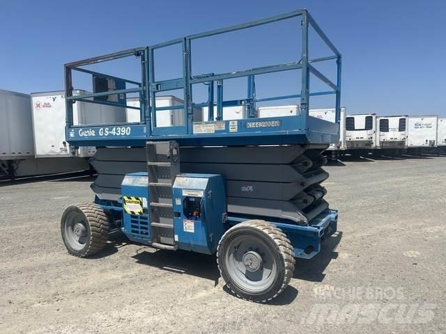 Genie GS-4390 シザースリフト