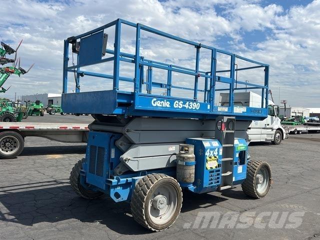 Genie GS-4390 シザースリフト