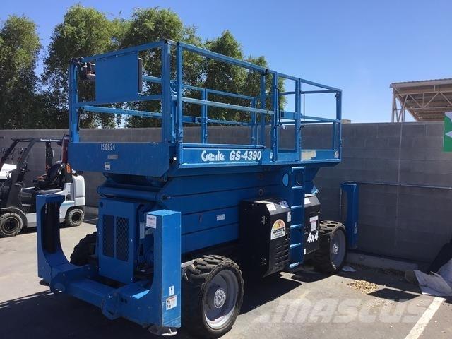 Genie GS-4390 シザースリフト