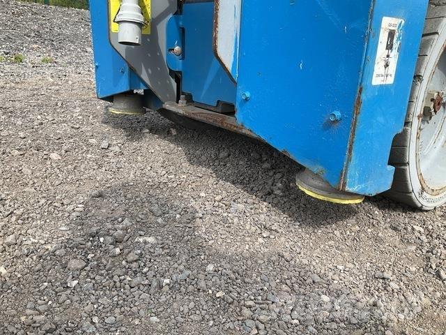 Genie GS3232 シザースリフト