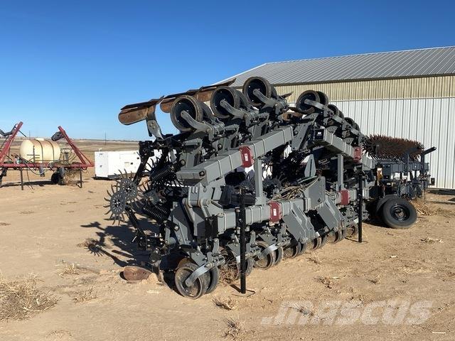 Hiniker 6000 カルチベーター