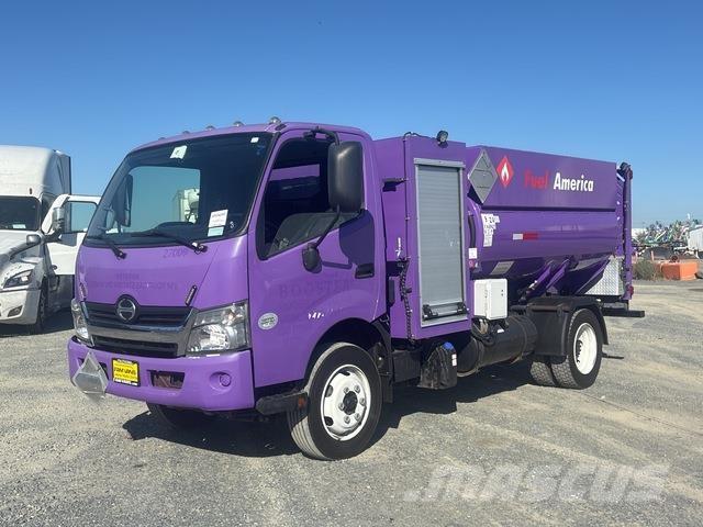 Hino 195 タンカートラック