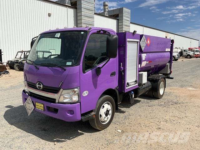 Hino 195 タンカートラック