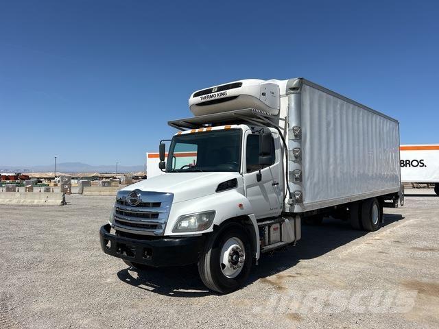 Hino 268 冷凍冷蔵車