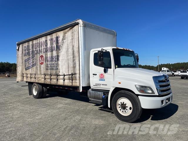 Hino 268 カーテンサイダートラック