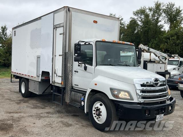 Hino 338 塵芥車、パッカー車