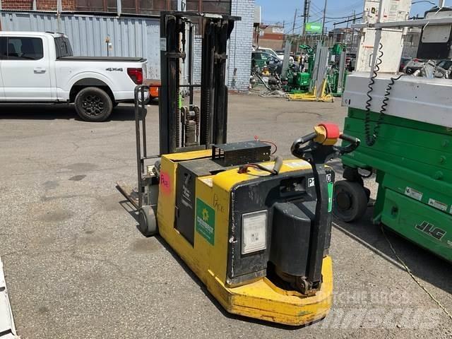 Hyster W30ZC 自走式スタッカー