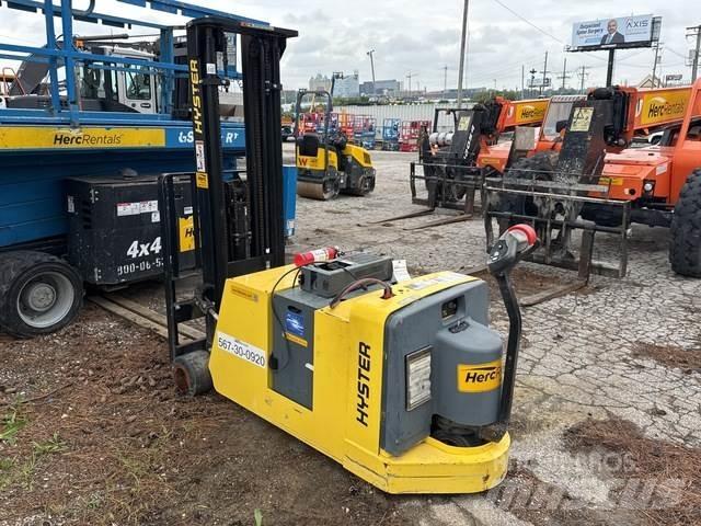 Hyster W40ZC 自走式スタッカー