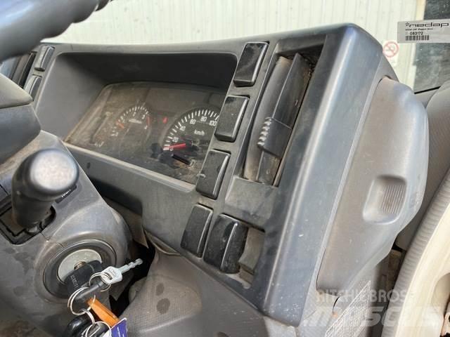 Isuzu NNR 200 平ボディー