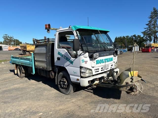 Isuzu NPR 450L 街路清掃車