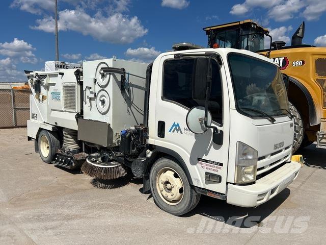 Isuzu NQR 街路清掃車
