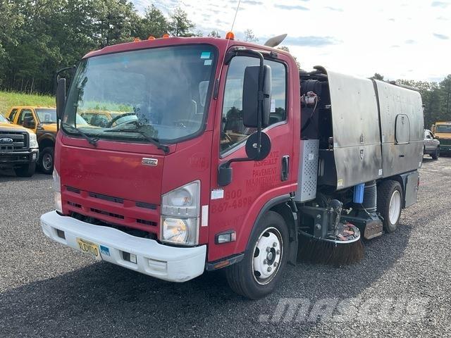 Isuzu NRR 街路清掃車