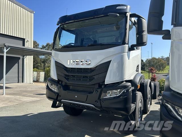 Iveco T Way キャブ付きシャーシ