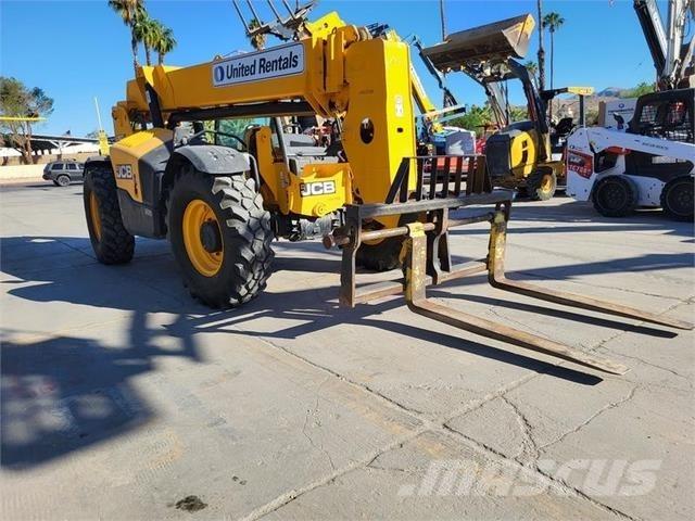 JCB 507-42 テレスコーピックハンドラー