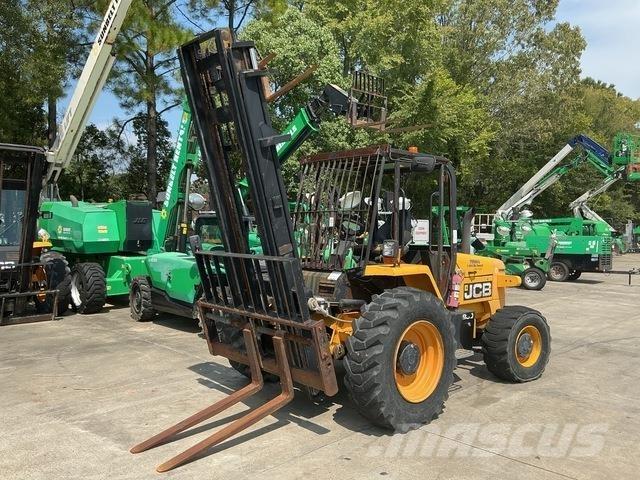 JCB 930 ラフターテレントラック