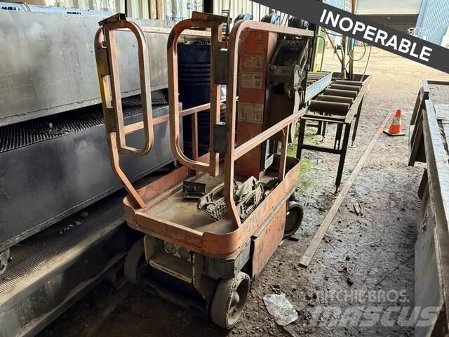 JLG  垂直昇降型リフト