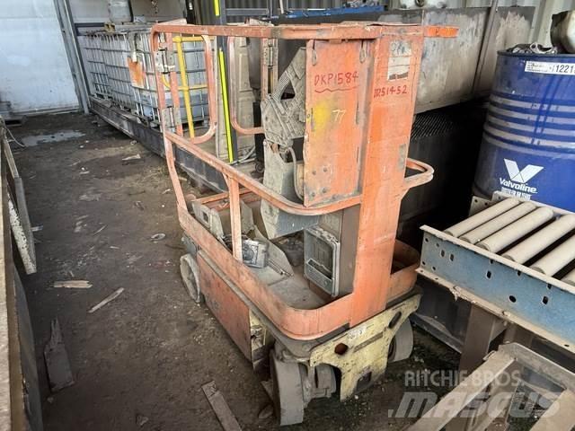 JLG  垂直昇降型リフト