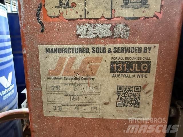 JLG  垂直昇降型リフト