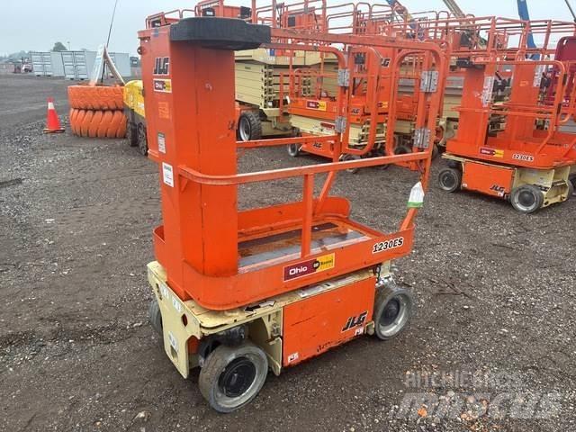 JLG 1230ES 垂直昇降型リフト