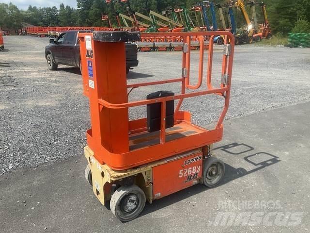 JLG 1230ES 垂直昇降型リフト