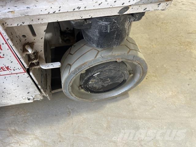 JLG 1230ES 垂直昇降型リフト
