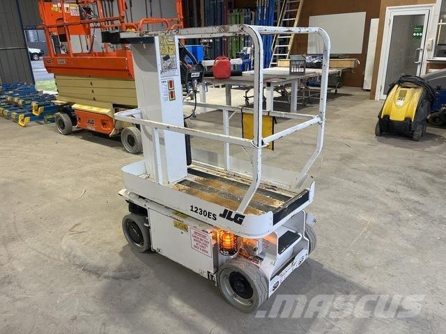 JLG 1230ES 垂直昇降型リフト
