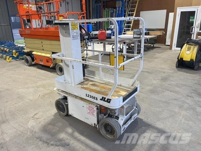 JLG 1230ES 垂直昇降型リフト