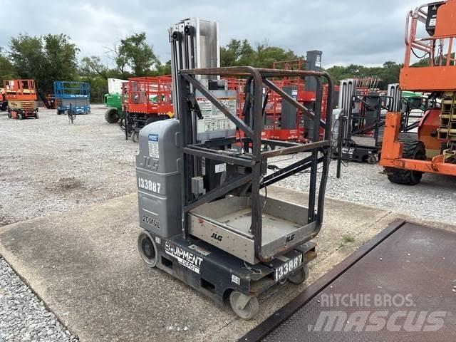 JLG 20MVL 垂直昇降型リフト