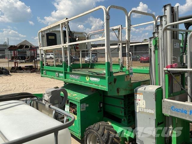 JLG 260MRT シザースリフト