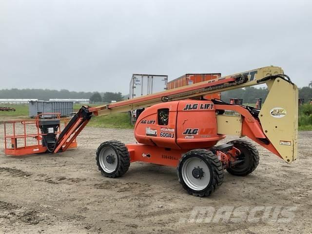 JLG 600AJ ブームリフト　屈伸型