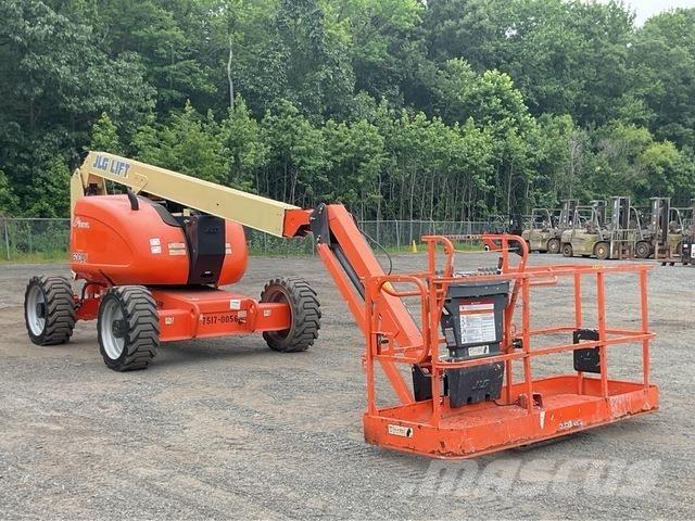 JLG 600AJ ブームリフト　屈伸型