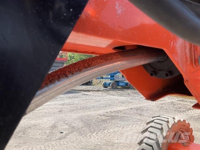 JLG 600AJ ブームリフト　屈伸型