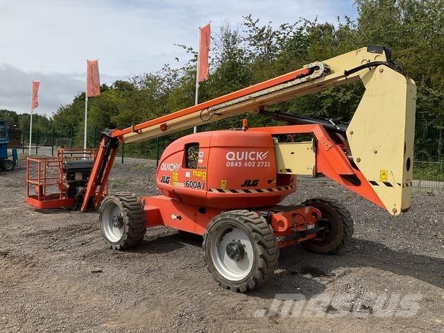 JLG 600AJ ブームリフト　屈伸型