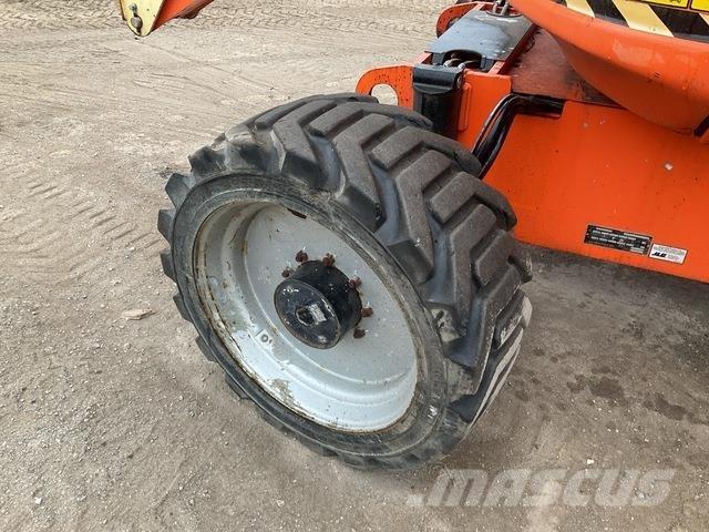 JLG 600AJ ブームリフト　屈伸型