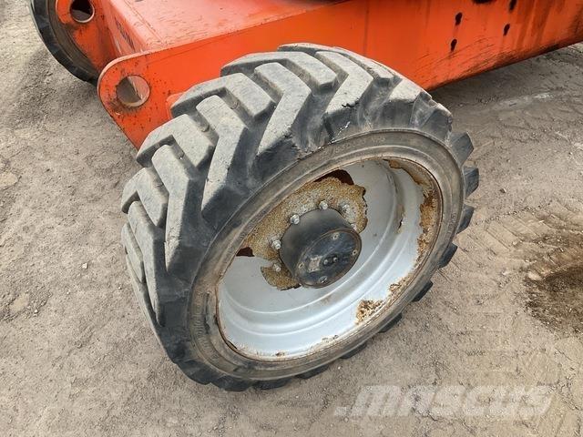 JLG 600AJ ブームリフト　屈伸型