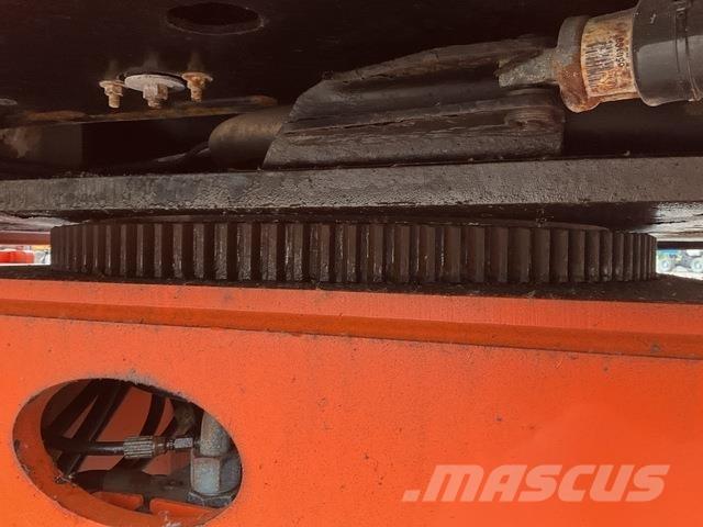 JLG 600AJ ブームリフト　屈伸型