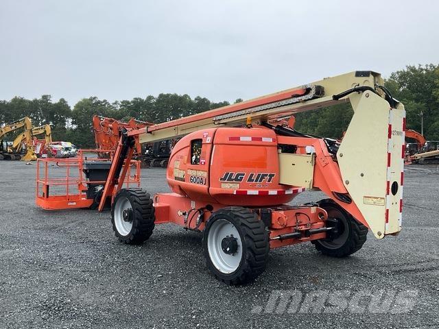 JLG 600AJ ブームリフト　屈伸型