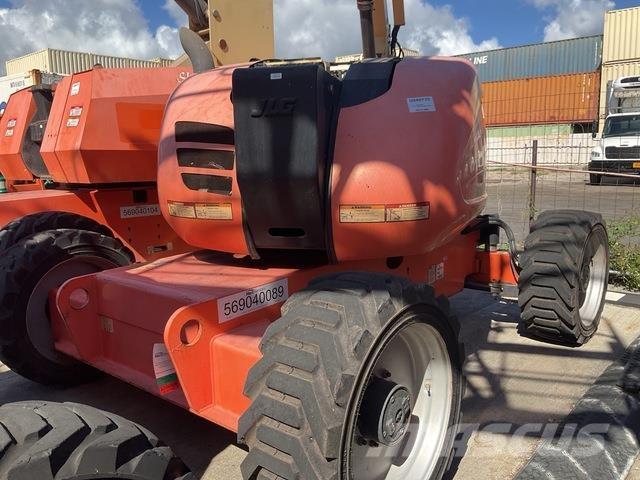 JLG 600AJ ブームリフト　屈伸型