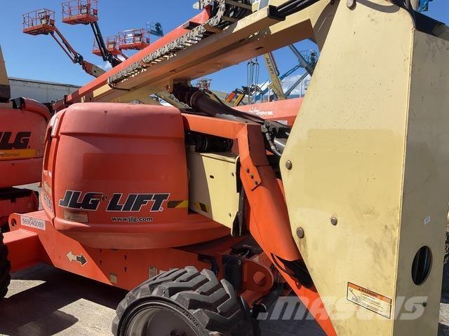 JLG 600AJ ブームリフト　屈伸型