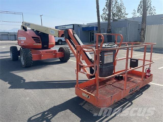 JLG 600AJ ブームリフト　屈伸型